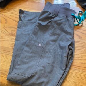 Figs scrubs pant kade cargo xs petite